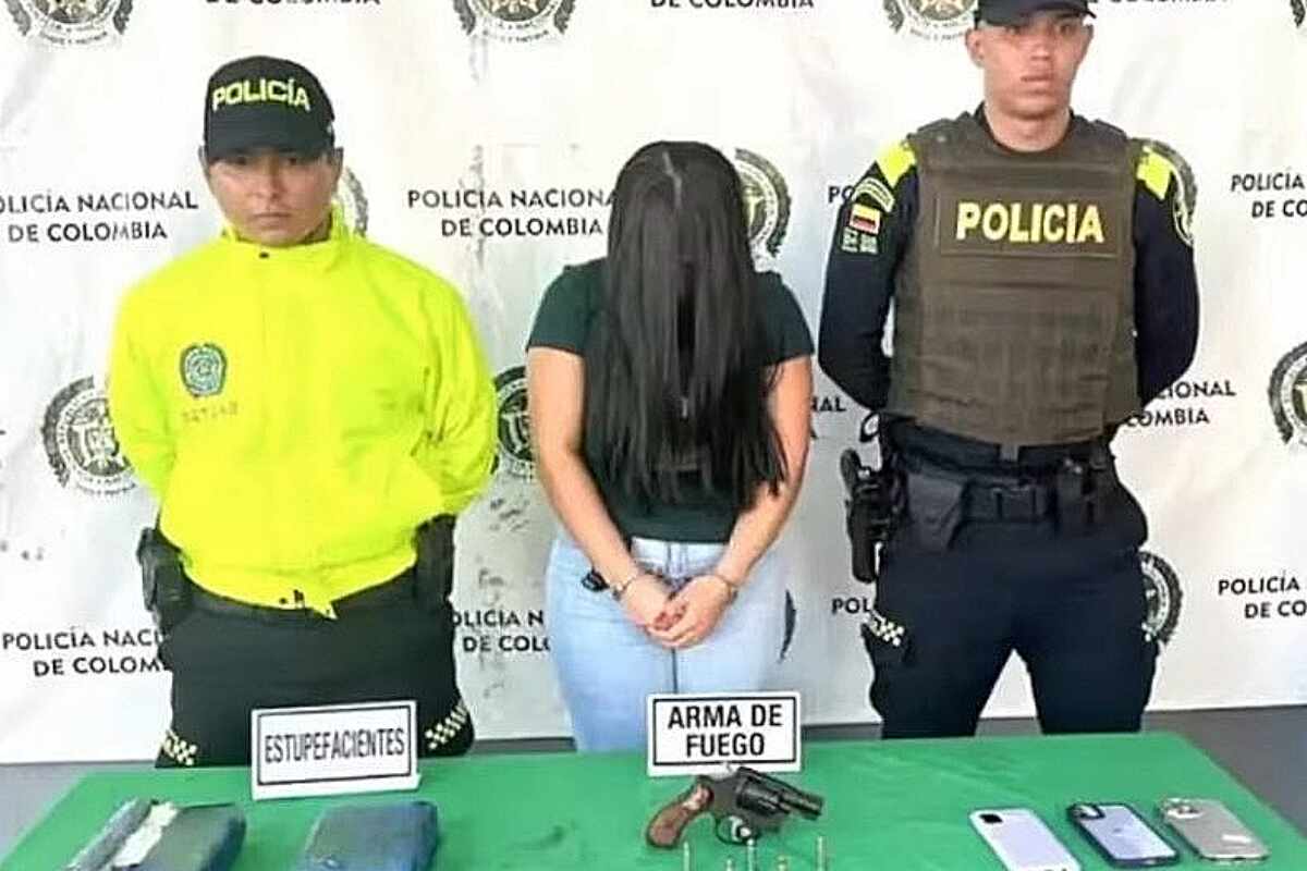 Capturan a una mujer con droga, arma y vehículo en Barranquilla: es la esposa de un comandante de la Policía