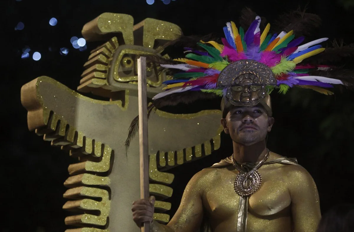 Mitos y leyendas cobran vida en Medellín en un desfile carnavalesco y ancestral