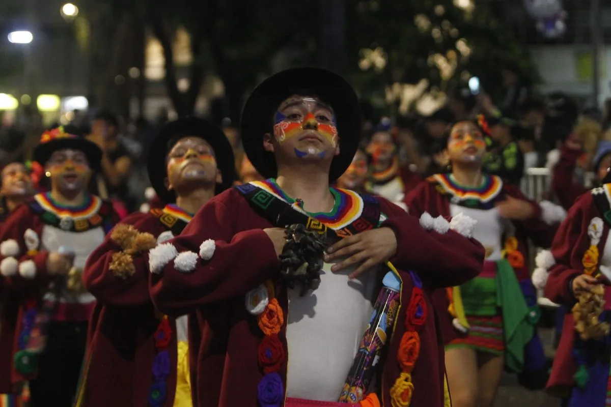 Mitos y leyendas cobran vida en Medellín en un desfile carnavalesco y ancestral