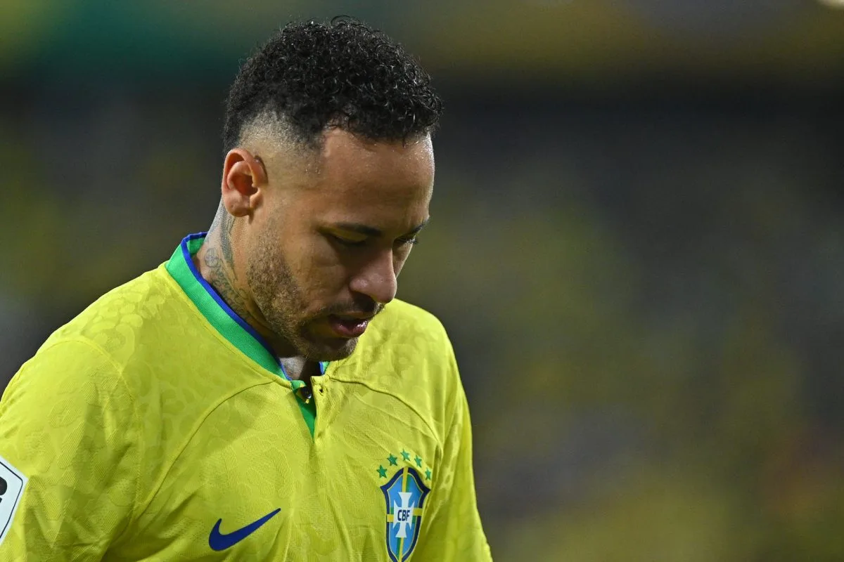 Neymar lamenta el descenso del Santos en la liga brasileña