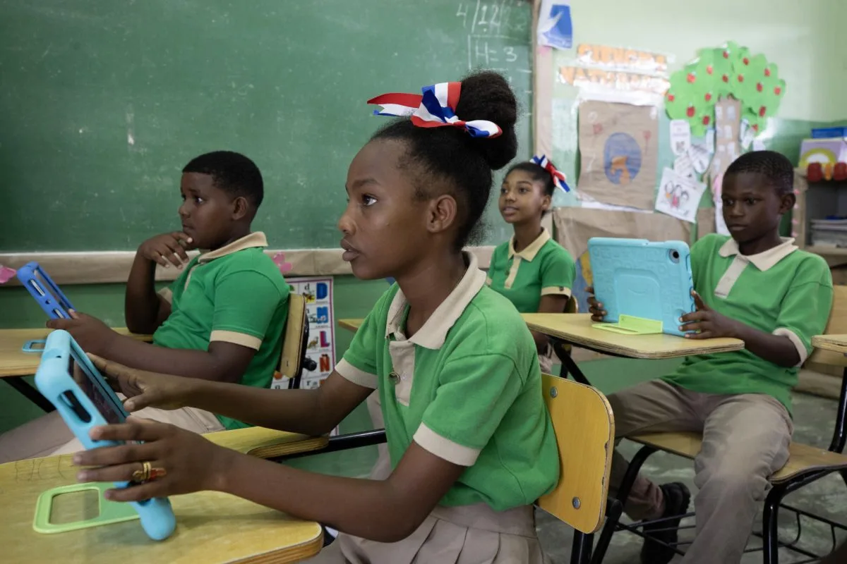 Tecnología satelital en escuelas rurales, una puerta al desarrollo de comunidades remotas