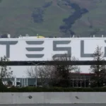 Tesla ofrece a algunos de sus trabajadores en EE.UU. un aumento salarial del 10 %