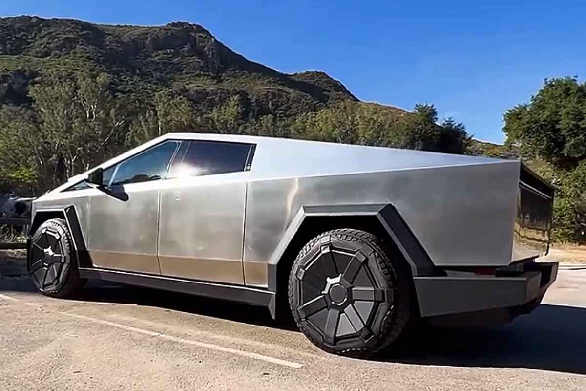 Tesla cambia las condiciones del Cybertruck: llegará en 2025