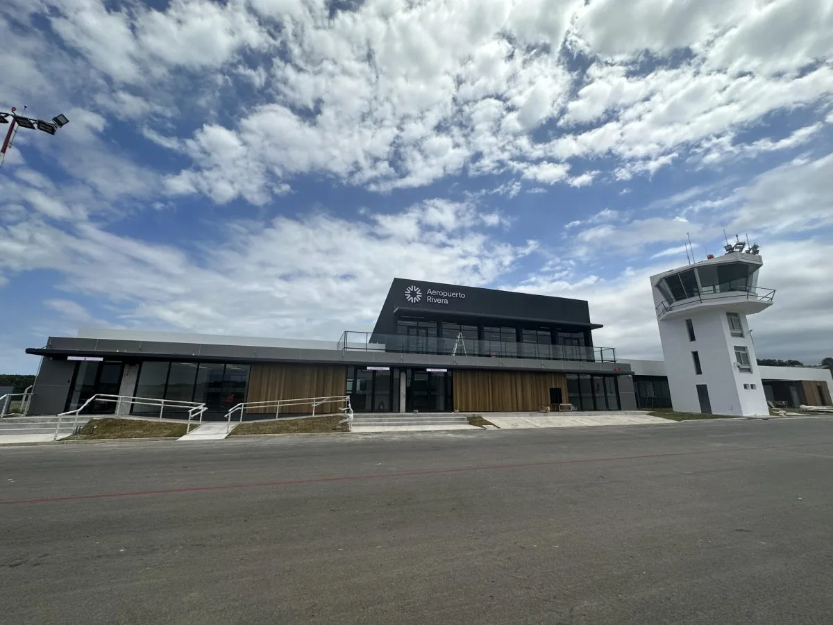 Uruguay y Brasil inauguran el primer aeropuerto binacional de América