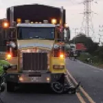 Accidente fatal en el Atlántico: carricochero muere al chocar con tractocamión en Baranoa