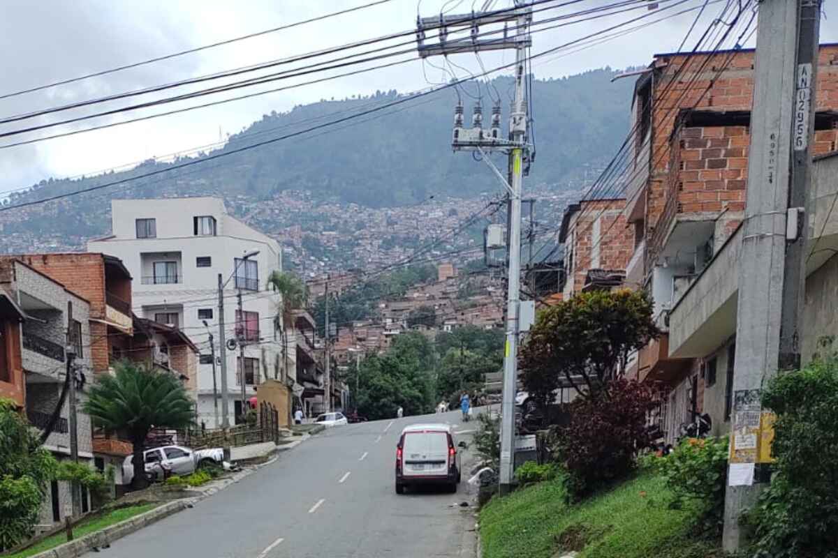 Asesinan a una persona y la arrojan en una sábana en una vía de Aranjuez, en Medellín -hallazgo cuerpo--Bandas delincuenciales de Medellín pactan 'paz' durante la celebración del Día de la Madre