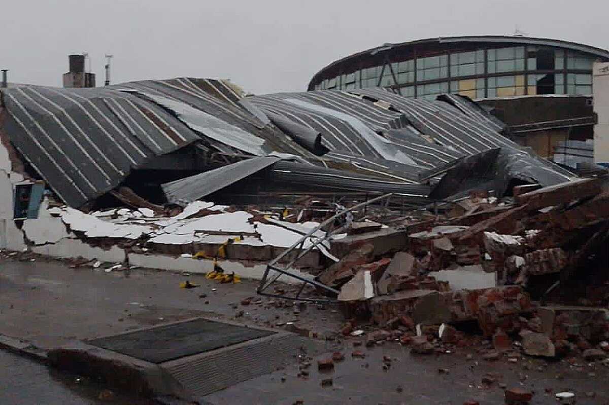 Tormenta mortal en Bahía Blanca: el techo de un club deportivo se desploma y deja 13 muertos