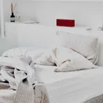 ¿Sabías que el lado de la cama en el que duermes puede afectar a tu personalidad y a tus sueños? Te contamos lo que dicen los estudios al respecto
