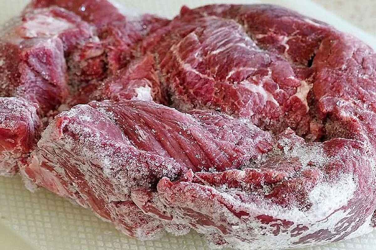 Descubre cómo descongelar carne rápidamente y sin riesgos