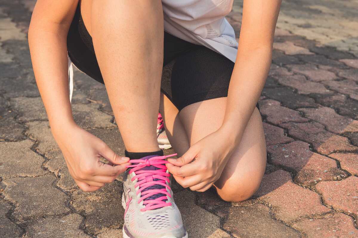 Cómo prevenir y tratar el dolor en las piernas al correr: 4 consejos prácticos