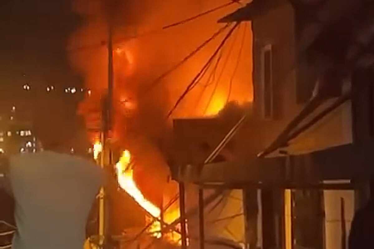 Emergencia por incendio en una casa en el barrio Altos de Niquía