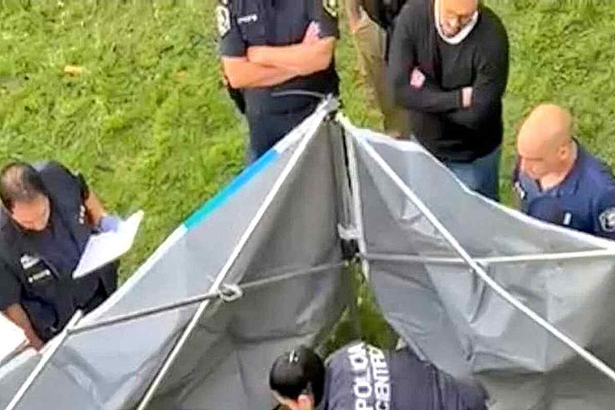 Horror en Lanús: hallan un cuerpo descuartizado en una valija en una plaza