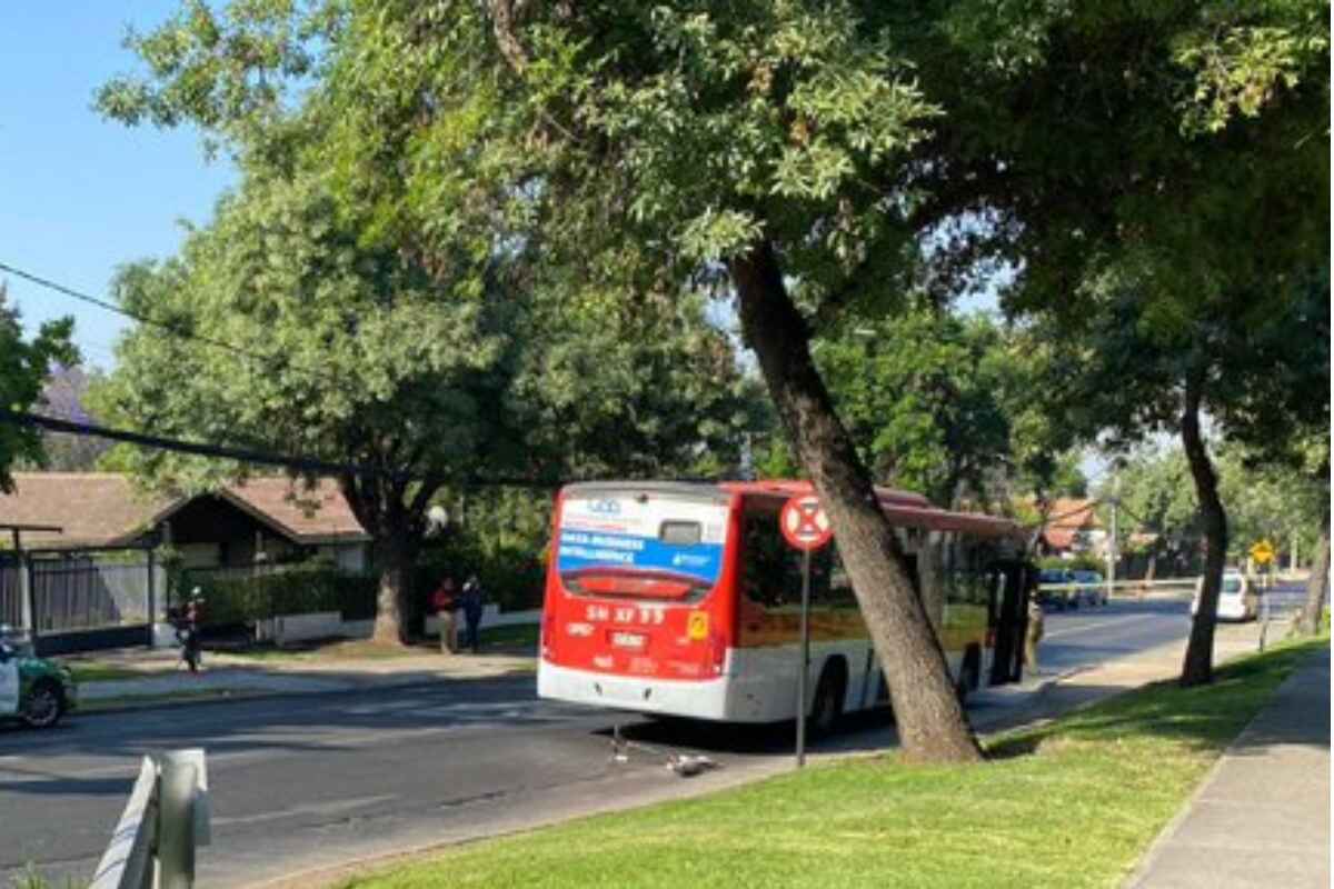 Joven de 18 años murió al ser arrollada por un bus en Las Condes