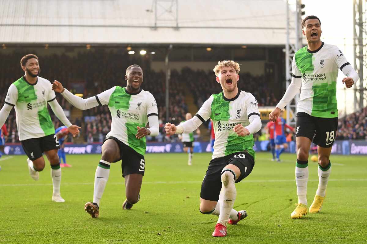 Liverpool toma el liderato tras ganarle al Crystal Palace con dos goles en el final