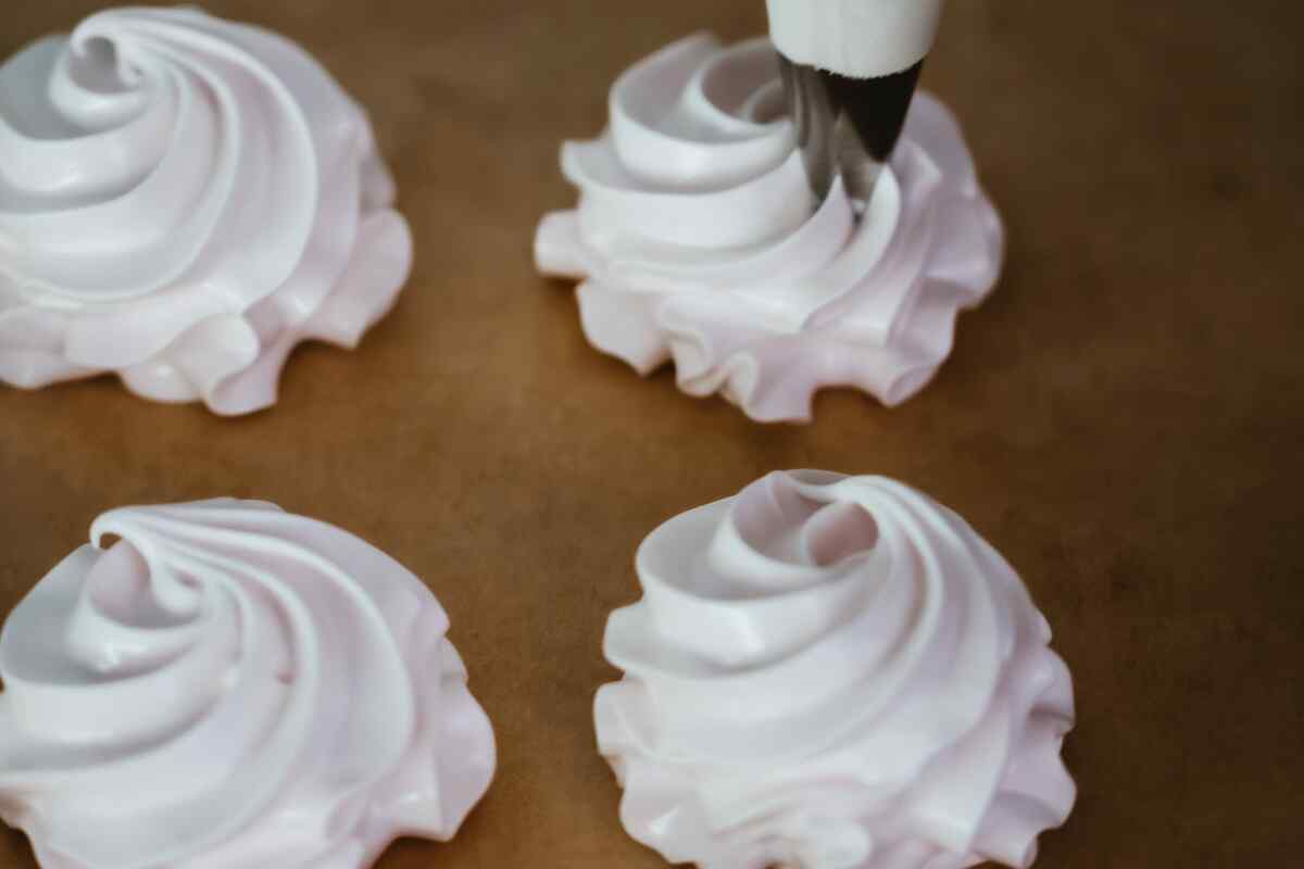 Sorprende a tus invitados con estos merengues caseros tan ricos y bonitos