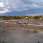Santa Fe de Antioquia recupera la movilidad sobre el río Tonusco con un paso provisional