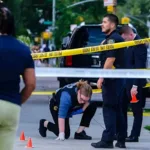 Un hombre mata a 4 familiares con un cuchillo e incendia la casa en Queens, Nueva York