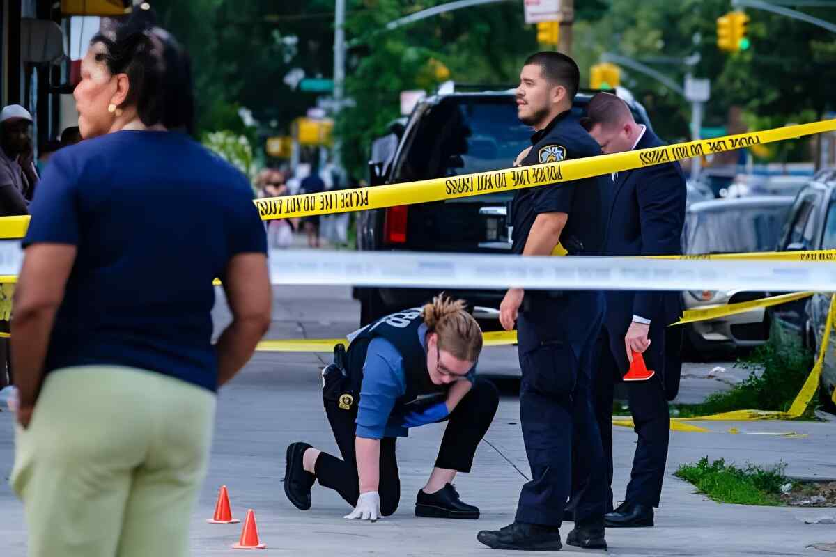 Un hombre mata a 4 familiares con un cuchillo e incendia la casa en Queens, Nueva York