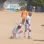 La nueva polémica de Teófilo Gutiérrez: se agarró a puños con otro jugador en una cancha de tierra