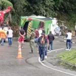 Bus que iba de Medellín para Caucasia con 42 pasajeros se volcó en Valdivia