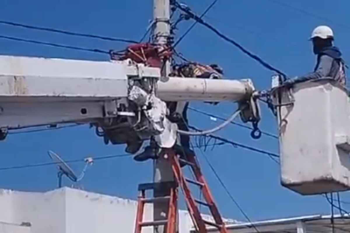 Electrocutado en Valledupar: un empleado de alumbrado público perdió la vida en un poste de luz