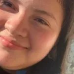 Un colombiano acaba con la vida de su exmujer, una joven madre, en su vivienda de Estados Unidos y es arrestado por la policía. Su hijo de 4 años presenció el ataque