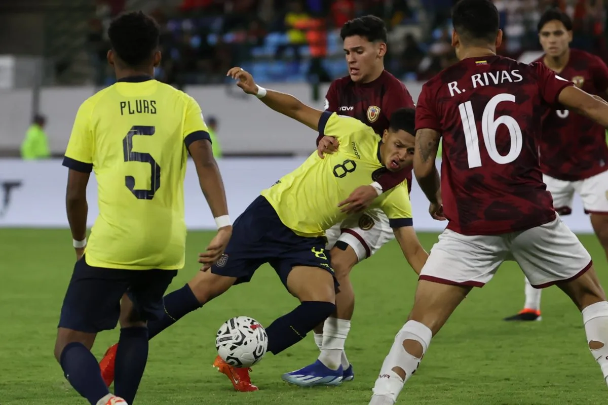 1-1. Ecuador salva un punto ante Venezuela, que se complica en el Grupo A