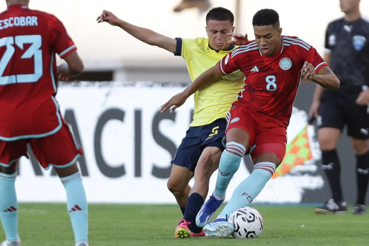3-0. Un contundente Ecuador aterriza a Colombia con goles de Medina y Zambrano