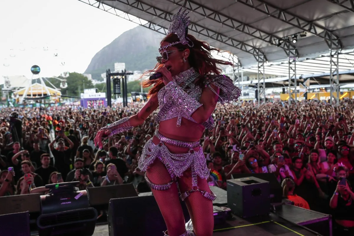 Anitta espera poder cantar con J Balvin este año en el carnaval de Brasil