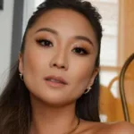 La estrella de Emily en París, Ashley Park, revela que estuvo al borde de la muerte por un shock séptico