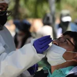 Bolivia refuerza la toma de pruebas y la vacunación contra la covid-19 ante brote endémico