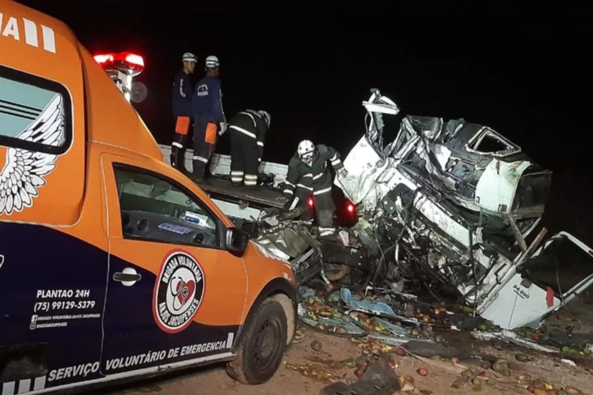 Brasil - Mueren 24 personas en un choque entre un camión y un autobús