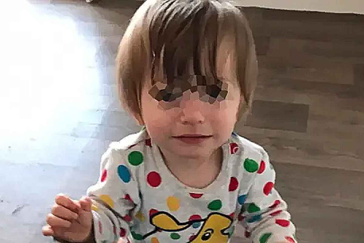 El drama de Bronson Battersby, el niño que pasó semanas solo con su padre muerto en Skegness, Reino Unido