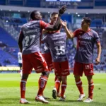 Cambindo le da triunfo a Necaxa que sube al liderato en México