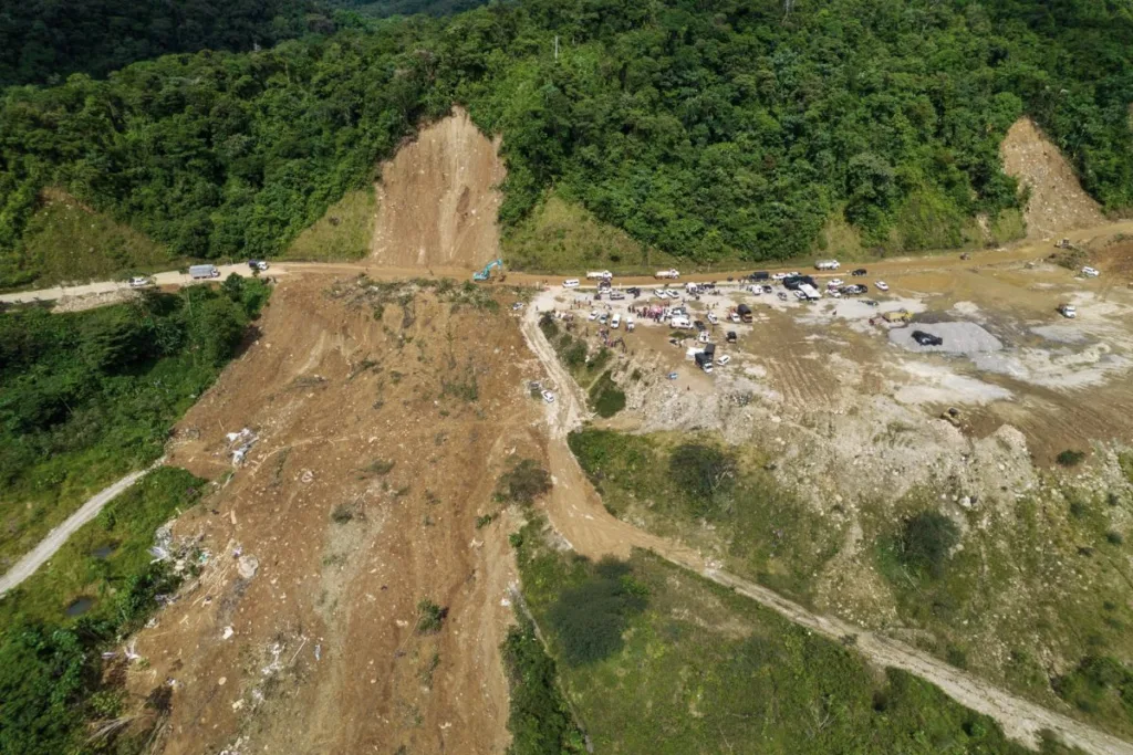 Colombia declara desastre natural tras derrumbes que dejan 33 personas muertas en el Chocó
