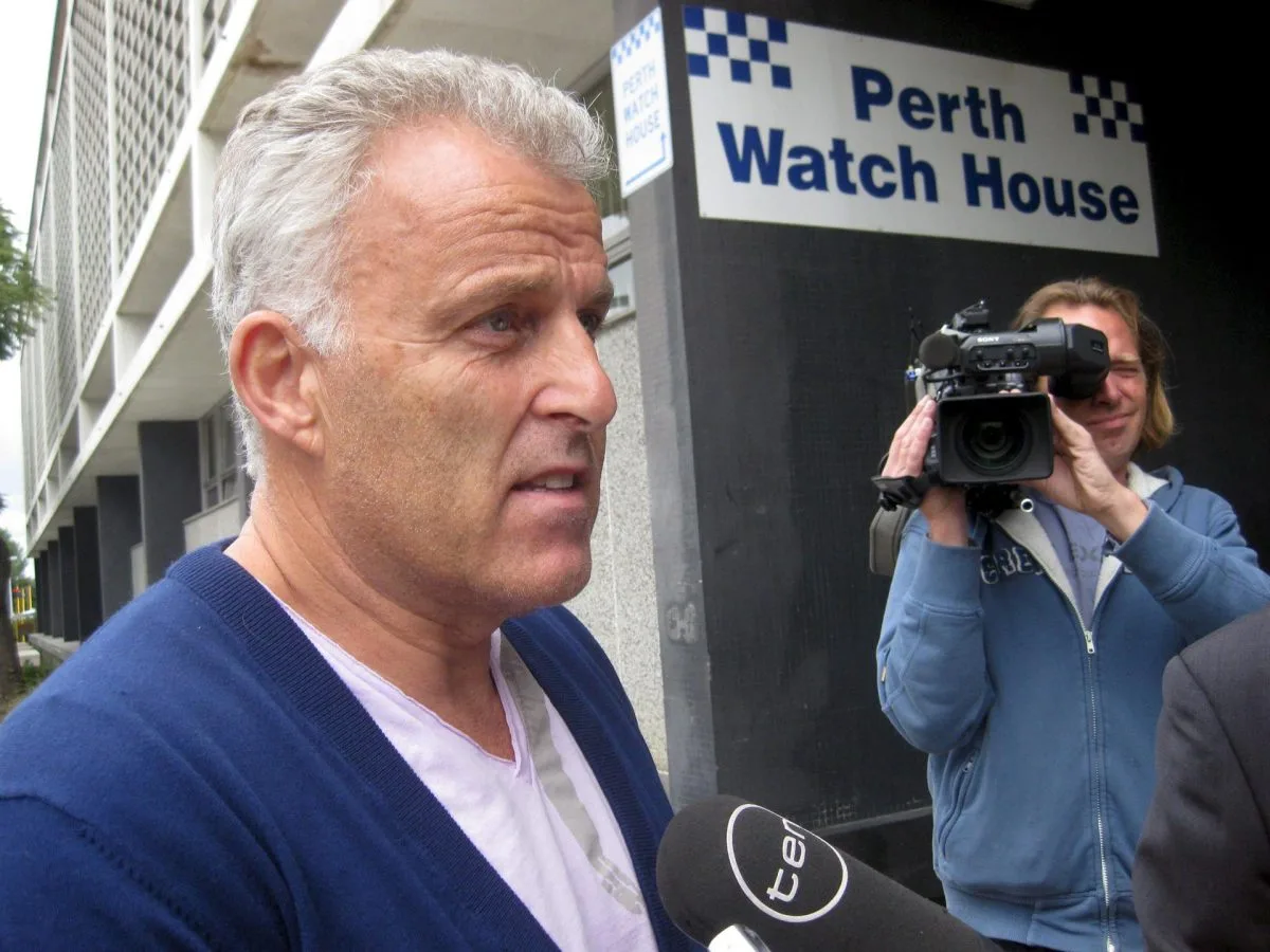 Comienza el juicio por el asesinato de periodista neerlandés De Vries en Países Bajos
