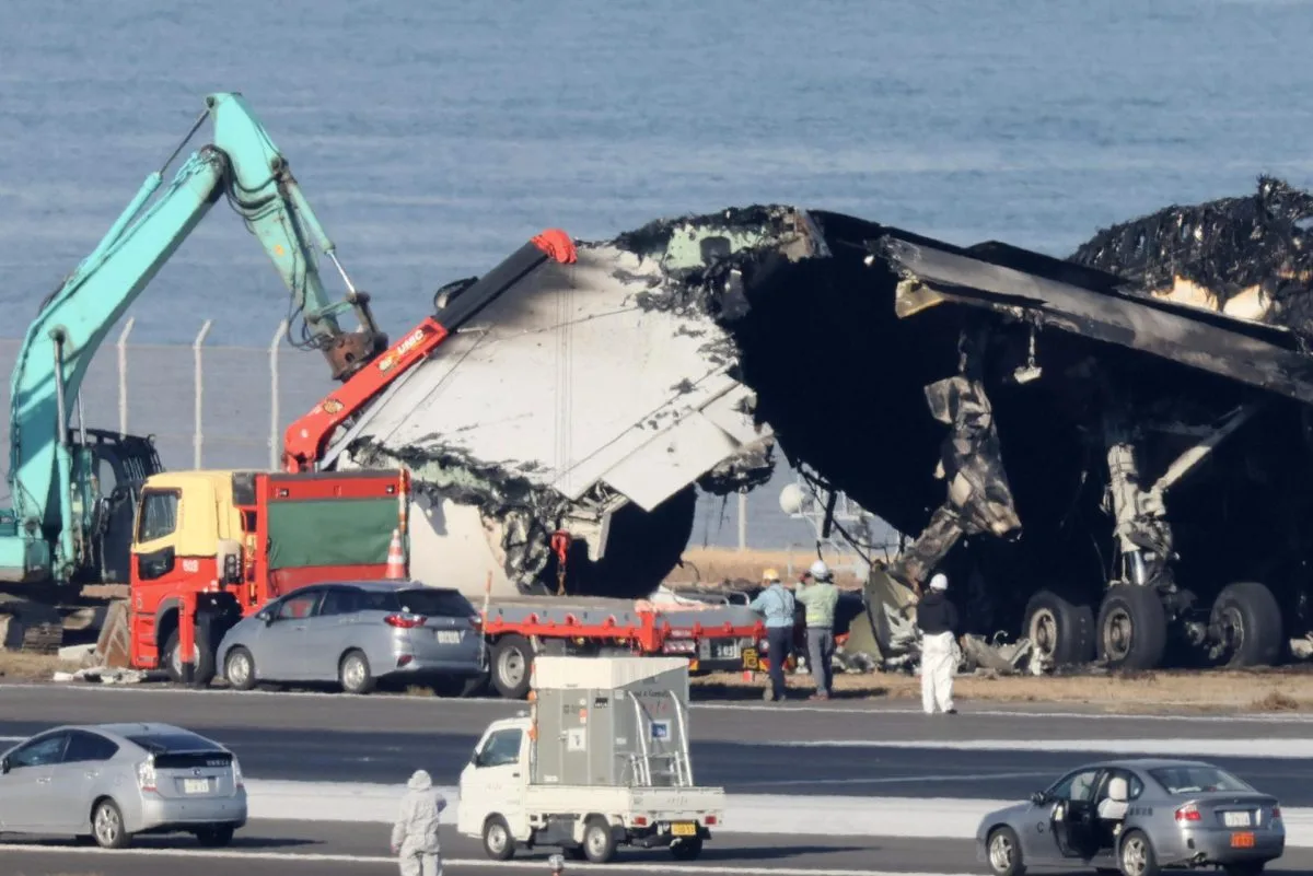 Continúan las cancelaciones de vuelos en el aeropuerto tokiota de Haneda por el accidente