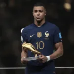 El entorno de Mbappé niega que el jugador haya firmado nada para el futuro