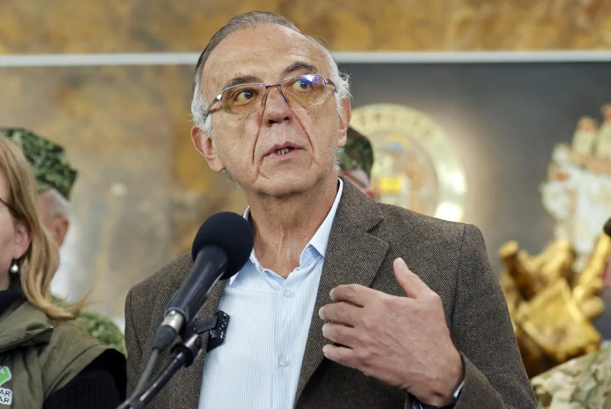 El ministro colombiano de Defensa se suma a las negociaciones de paz con el ELN en Cuba