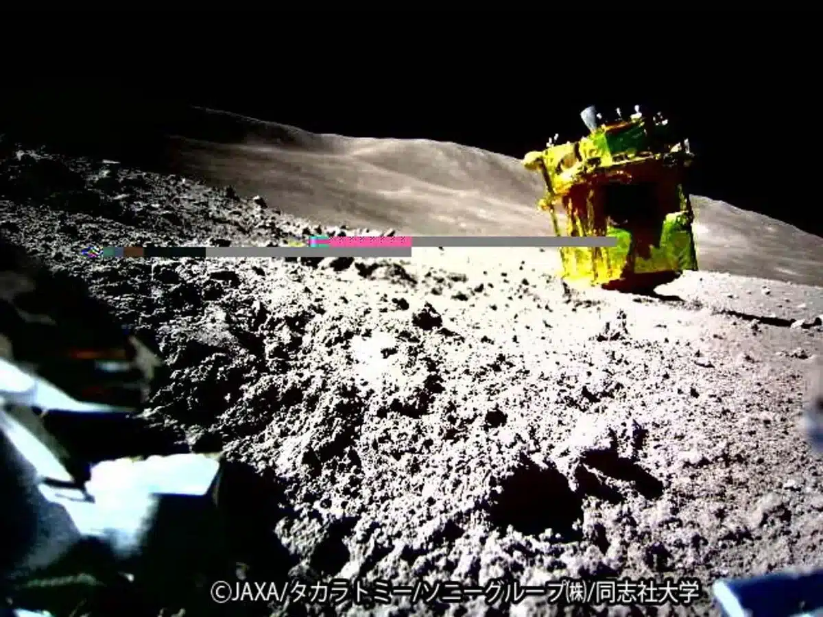 El módulo espacial japonés comienza a funcionar tras llegar a la Luna