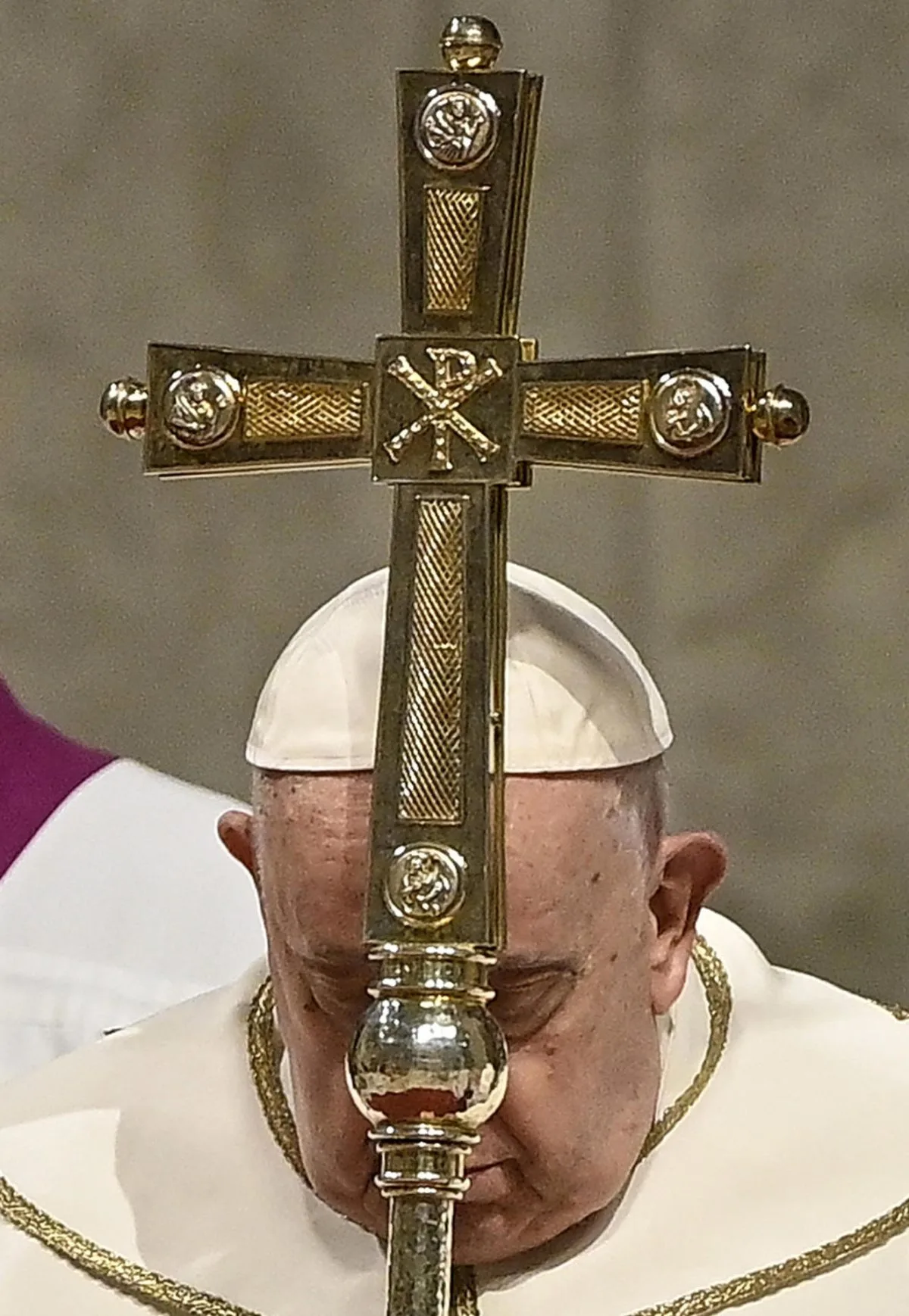 El papa Francisco bautiza a 16 niñas y niños en la capilla Sixtina