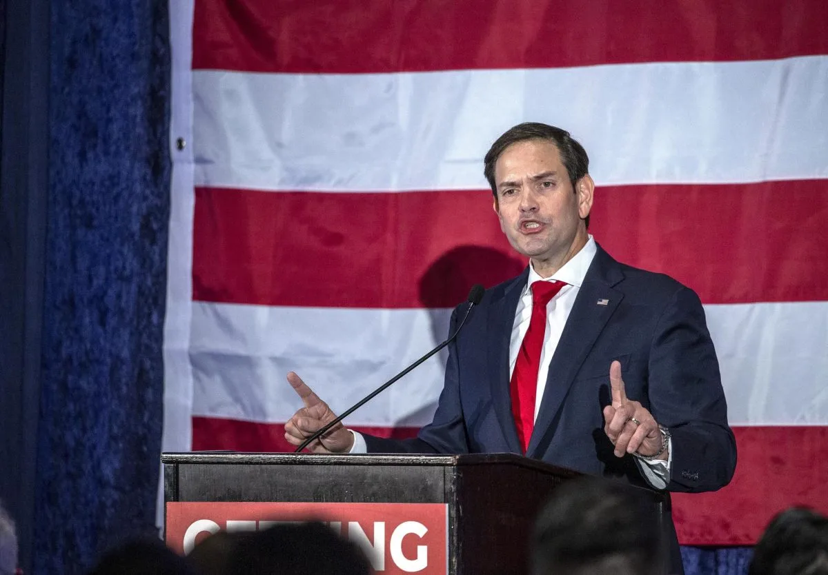 El senador de Florida Marco Rubio anuncia su apoyo a Trump