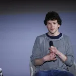 Jesse Eisenberg explora y actualiza el trauma del Holocausto con la película 'A Real Pain'