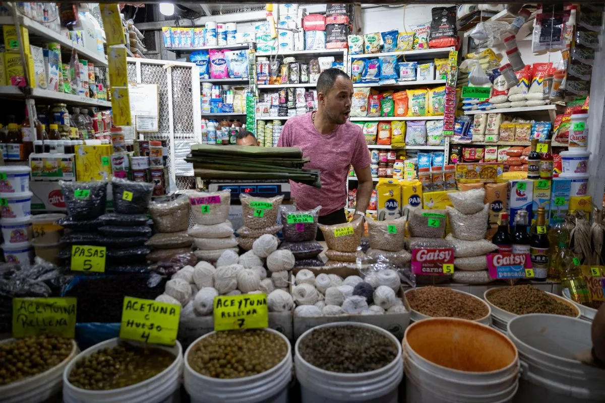 La inflación en Venezuela baja 112 puntos hasta un 193 % en 2023, según un ente autónomo