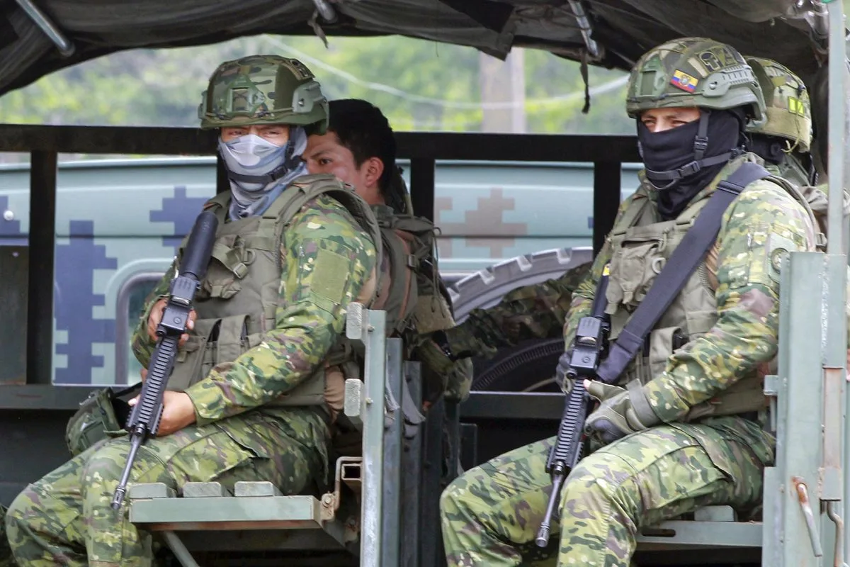 Las fuerzas de seguridad de Ecuador mantienen operaciones en cárceles y calles
