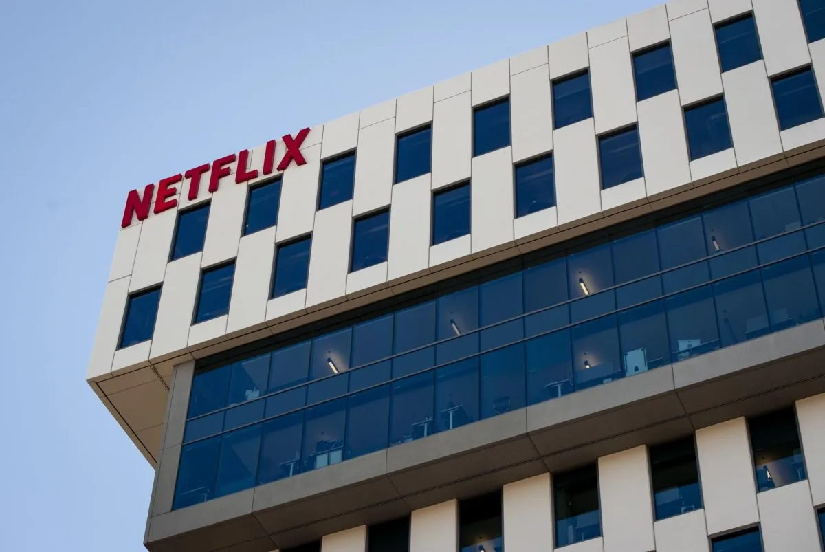 Los beneficios netos de Netflix aumentan un 20 % en 2023 a 5.407,9 millones de dólares