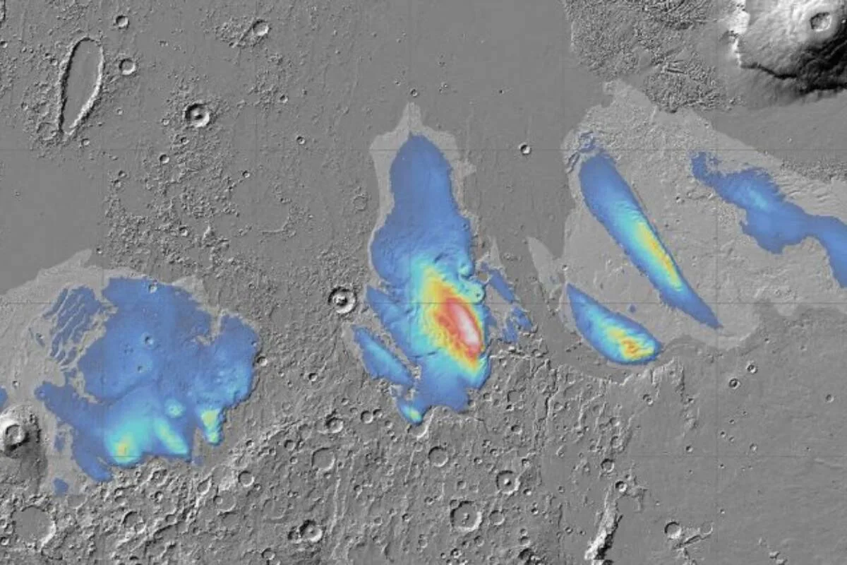 Mars Express analiza capas de hielo bajo el ecuador de Marte, claves para futuras misiones