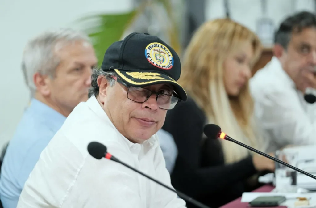 Petro lamenta que el Pacífico es la tierra del olvido y promete transformar esa región