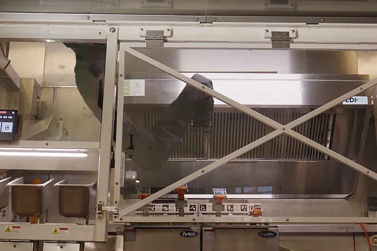 CaliExpress by Flippy, el restaurante donde los robots te hacen la hamburguesa