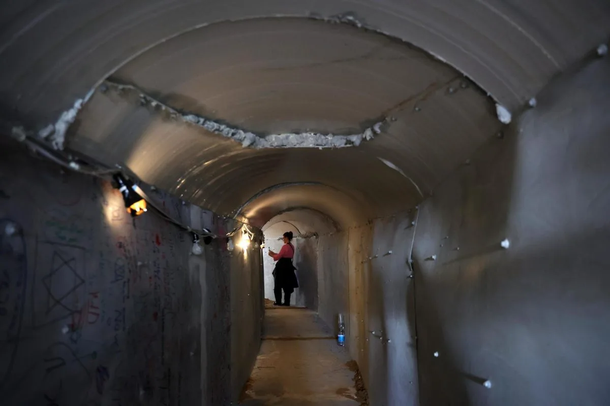 Recrean un túnel de Hamás en Tel Aviv para experimentar cómo viven los cautivos